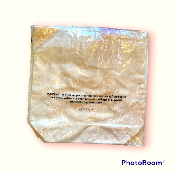 New Vogue 2022 Canvas Tote - Picture 3 of 3